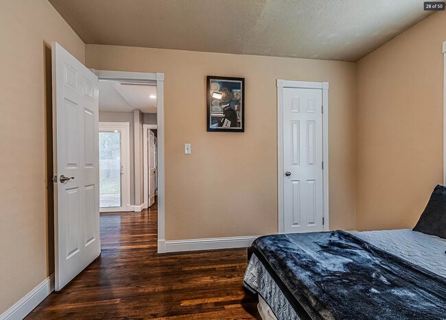 Building Photo - 2 Bed | 2 Bath in Midtown!