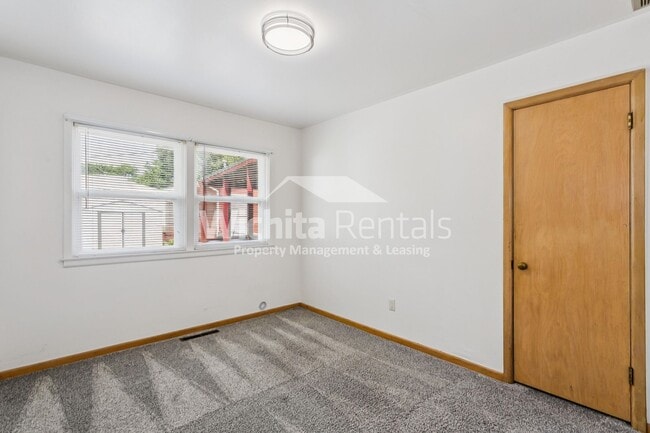 Building Photo - 525 S Derby Ave