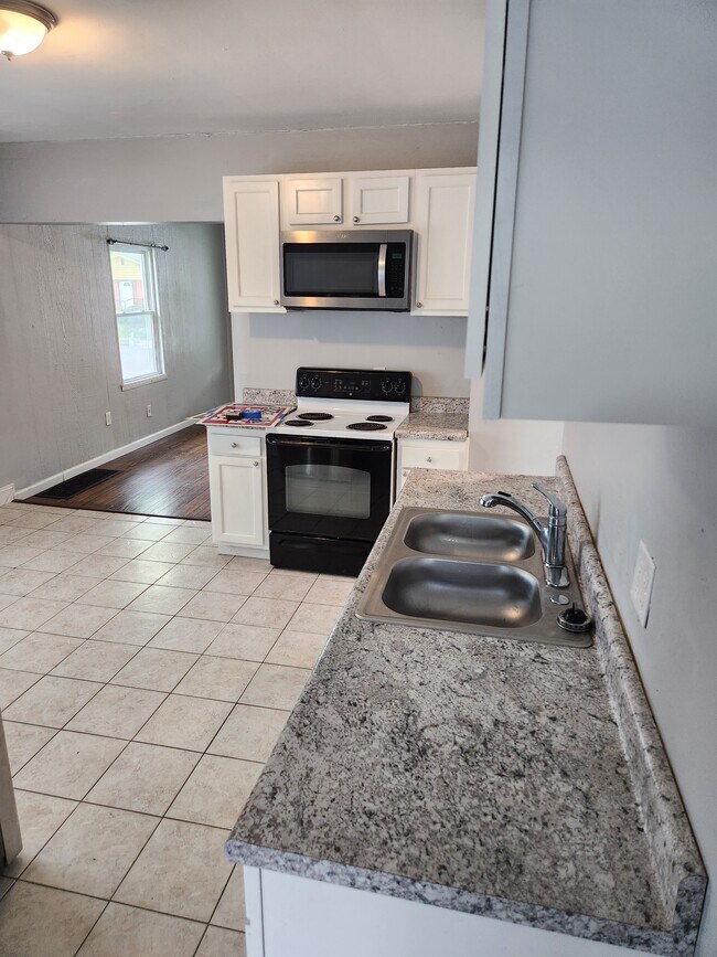 kitchen - 1239 Franklin St