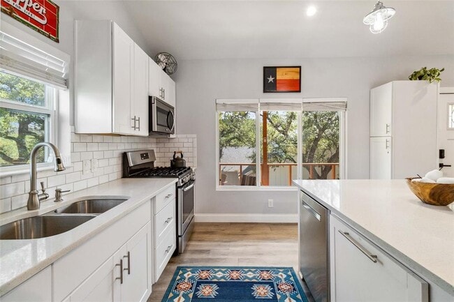 Building Photo - 1403 Minnie Dr