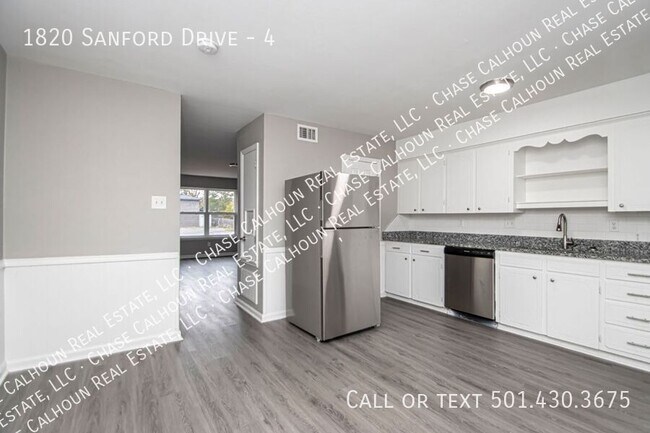 Building Photo - 1820 Sanford Dr