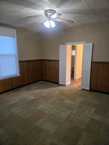 Building Photo - 418 N Center St