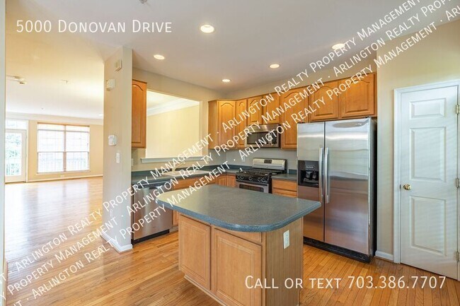 Building Photo - 5000 Donovan Dr