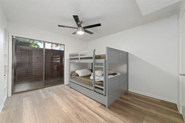 Building Photo - 717 Davis Rd