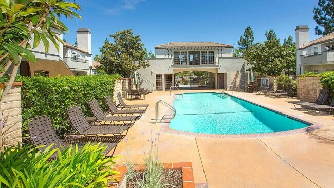 Building Photo - 23516 Magic Mountain Pkwy