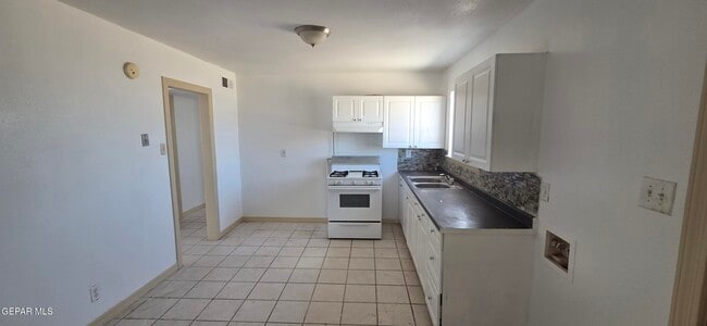 Building Photo - 10377 Redwood St