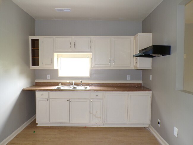 Building Photo - 630 77th St S