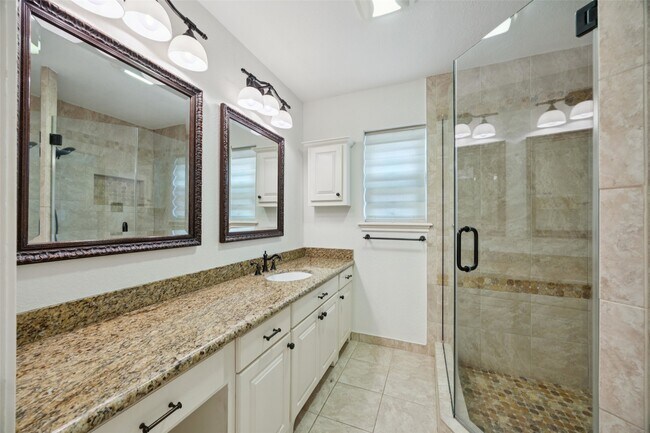 Building Photo - 10603 Lynbrook Dr