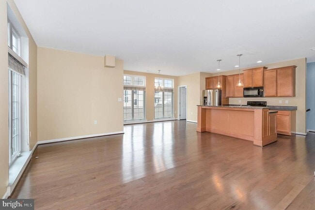 Building Photo - 3038 Meridian Cmns