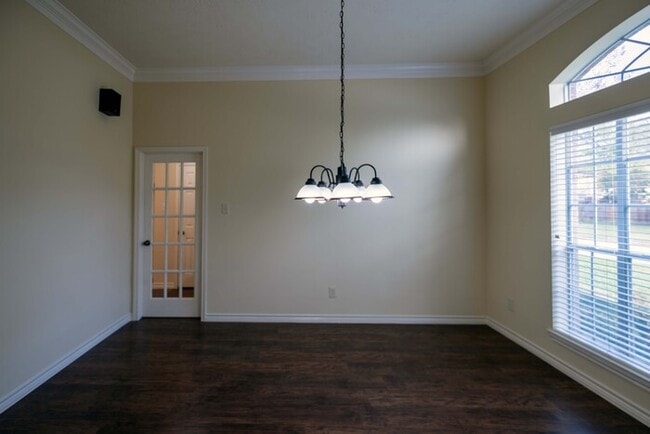 Building Photo - Newly Remodeled 4-Bedroom Home for Rent in...