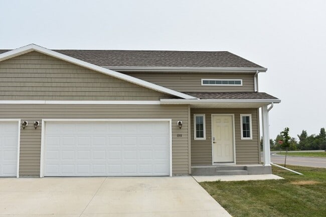 Building Photo - 3 Bed 3 Bath Twin Home