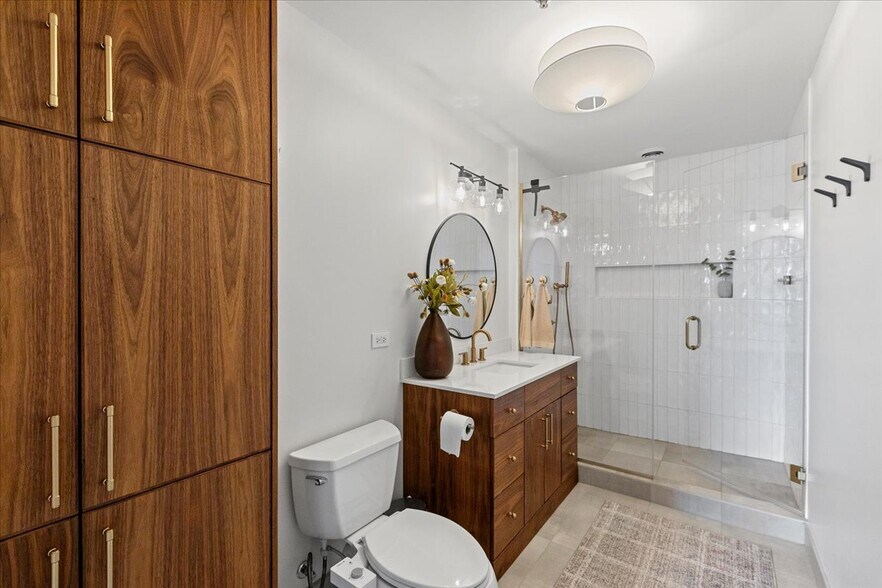 Building Photo - 330 W Grand Ave