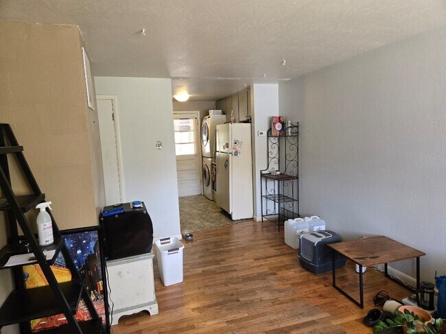 Building Photo - 1104 Castlerock Dr