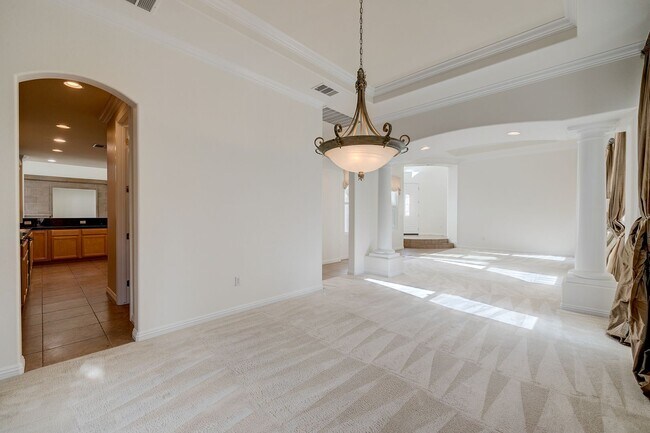 Building Photo - Beautiful 4Bd, 4Bth home in Guard Gated Community near Tivoli Village.