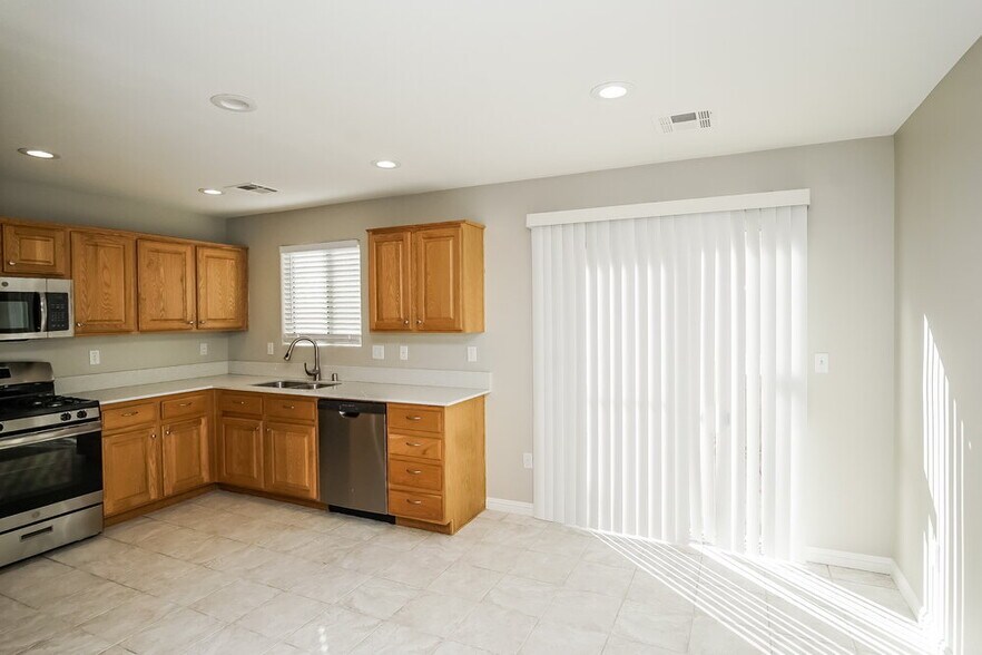 Building Photo - 9281 Hainsworth Ave