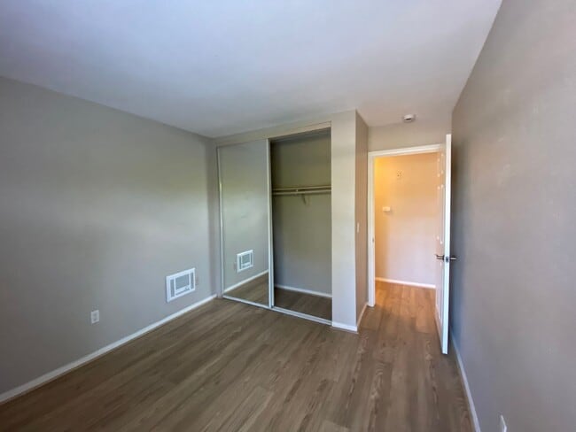 Building Photo - 2 Bedroom Condo in Arbor Hills Gated Community