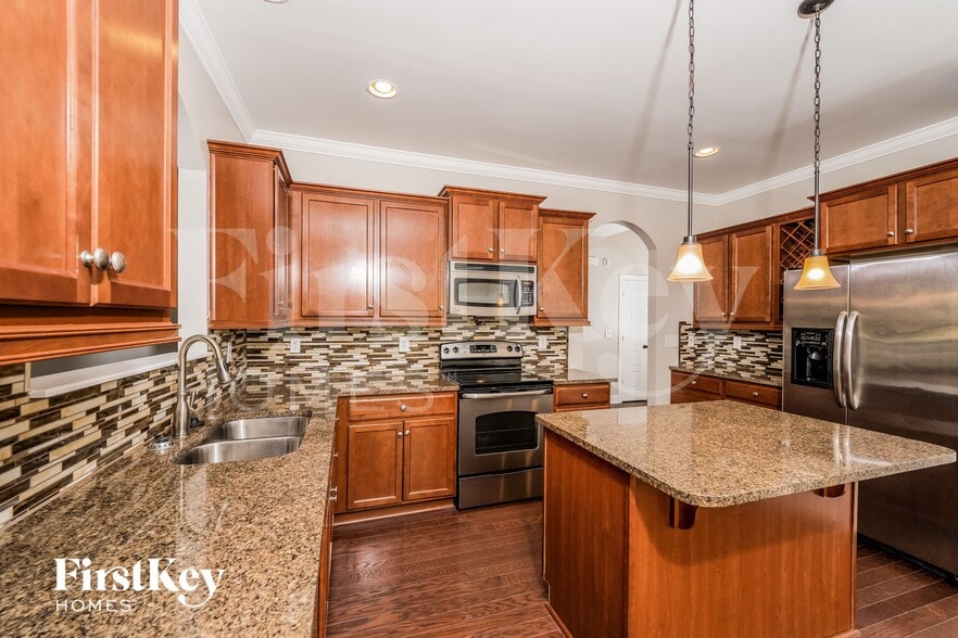 Building Photo - 506 Blackberry Glenn