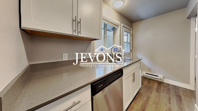 Building Photo - 1301 N 4th St Tacoma, WA 98403