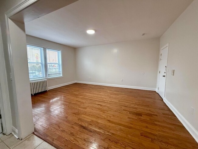 Building Photo - 546 Bergen Ave