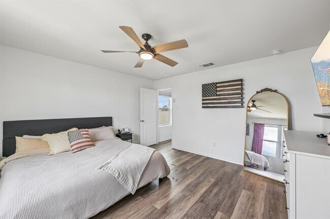 Building Photo - 216 La Dera Dr