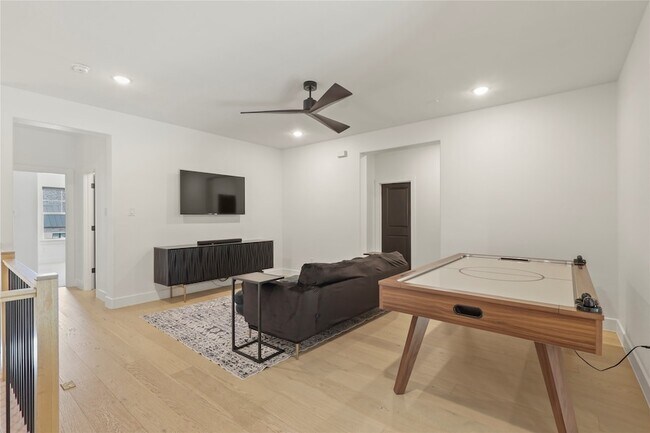 Building Photo - 2217 Zaid Wy