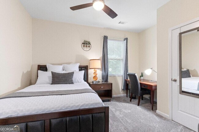 Building Photo - 2896 S Hills