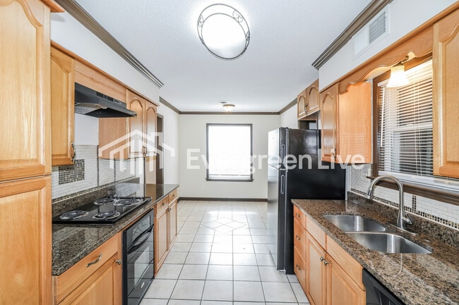 Building Photo - 3465 E Rolling Woods Dr