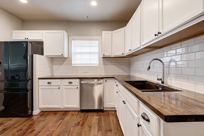 Building Photo - Charming Newly Updated 2 Bed, 2 Bath Home in the Heart of OKC!