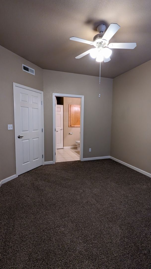 Building Photo - TWO BEDROOM/TWO BATHROOM CONDO WITH AMENITIES IN GATED COMMUNITY!