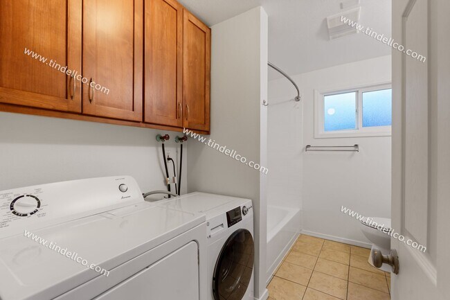 Building Photo - Cozy Multnomah Village Condo- Water, Sewer and Garbage included!