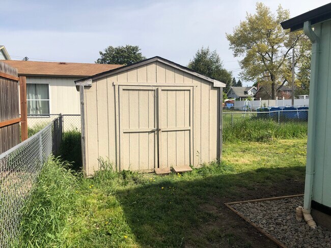 Building Photo - 167 W Rose St