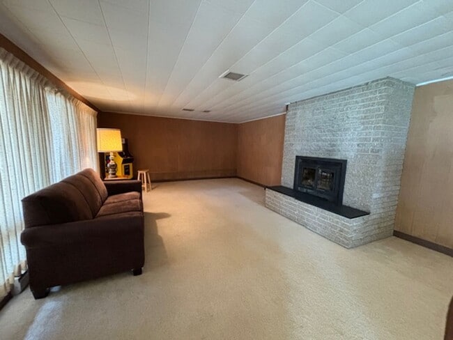 Building Photo - Furnished, Lakefront Living on Duncan Lake, Caledonia