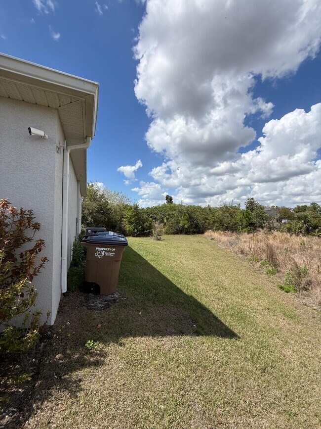 Building Photo - 4800 15th St SW