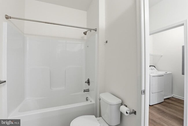 Building Photo - 5002 Pebble Ln W
