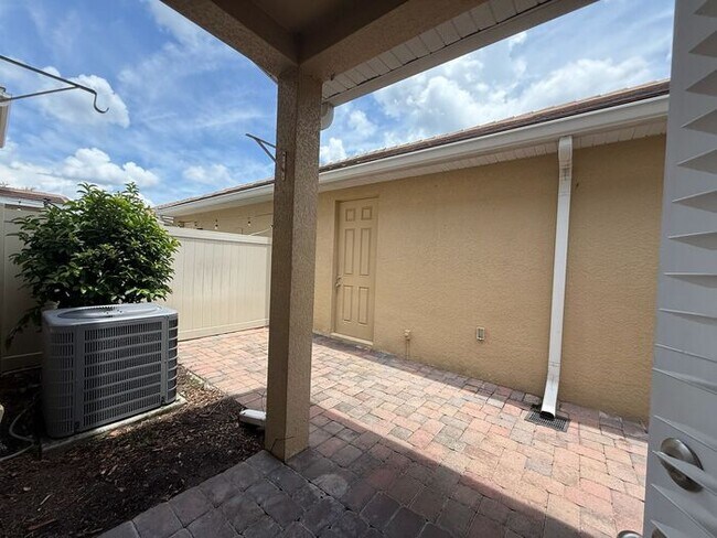 Building Photo - 7681 Ripplepointe Way
