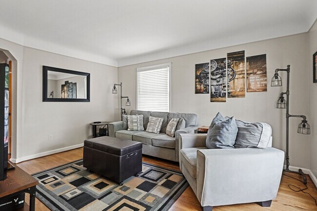 Building Photo - Charming 3-Bedroom Home with Finished Basement in Royal Oak