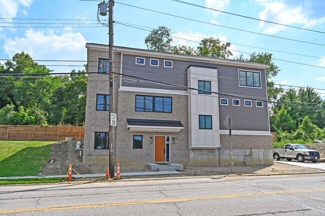 Building Photo - 3 Bed, 3.5 Bath - Modern, sleek & steps from Wasson Way!