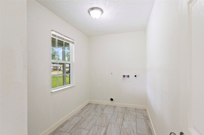Building Photo - 504 Burke Rd