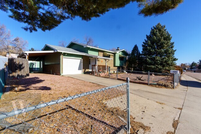 Building Photo - 7085 Metropolitan St