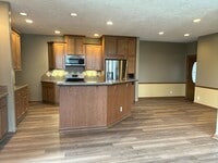 Building Photo - Charming Townhome!!