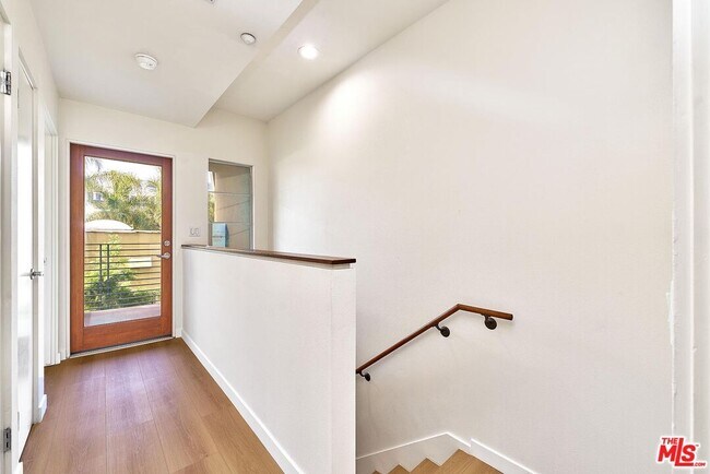 Building Photo - 2864 Sunset Pl