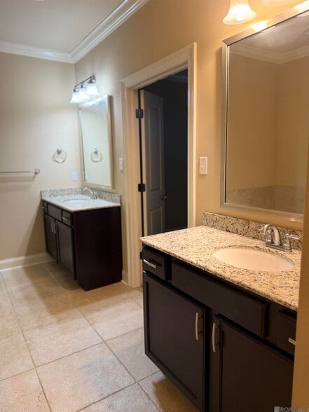 Building Photo - 7863 Seville Ct