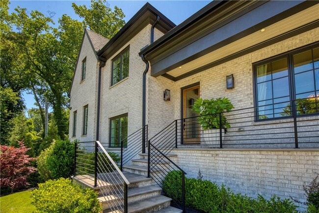 Building Photo - 840 Kenry Ct NE