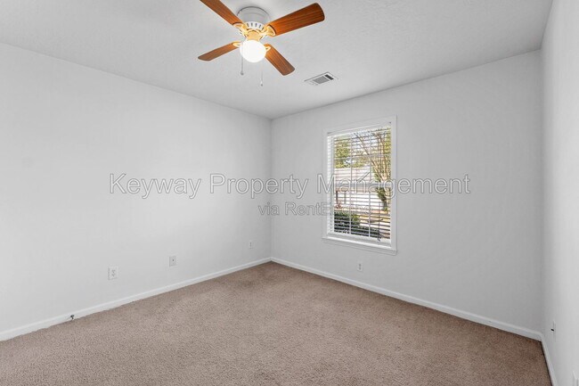 Building Photo - 130 Bennington Ln