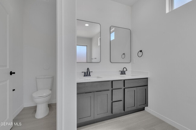 Building Photo - 14936 Hill Ridge Ct