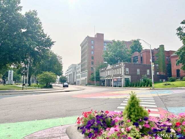 Building Photo - 135 W Main St