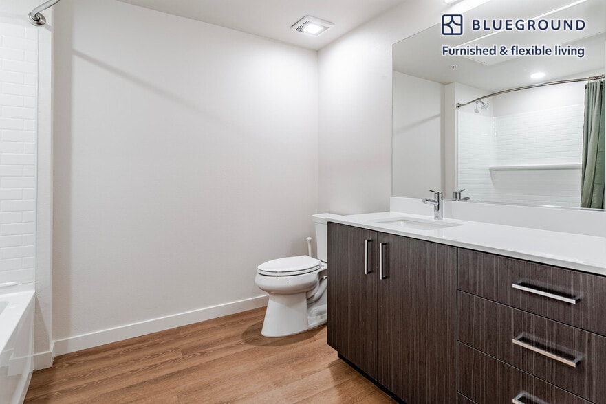 Building Photo - 2333 Calle Del Mundo