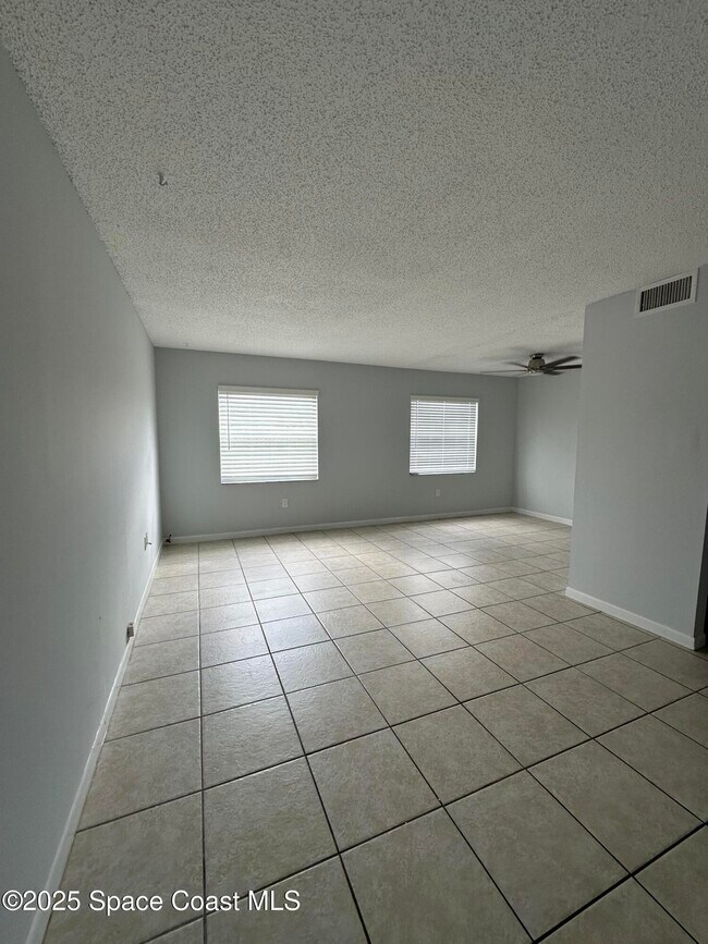 Building Photo - 837 Hickory St