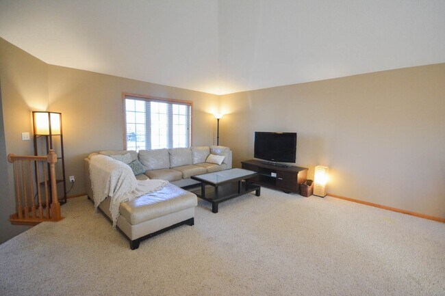 Building Photo - Incredible home in desirable Hart Farms location!