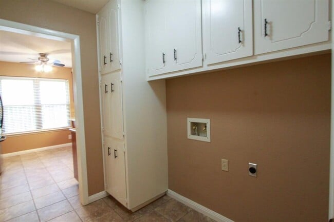 Building Photo - 10705 Doering Ln